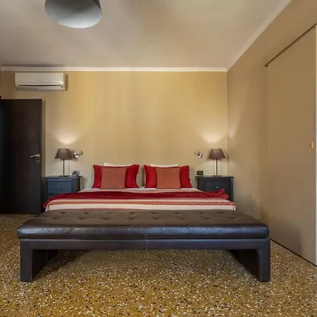 Centrale Venice Apartments *