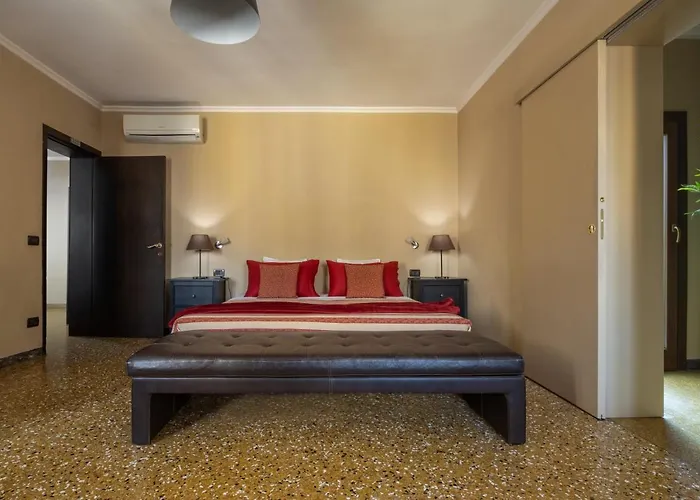 Centrale Venice Apartments *